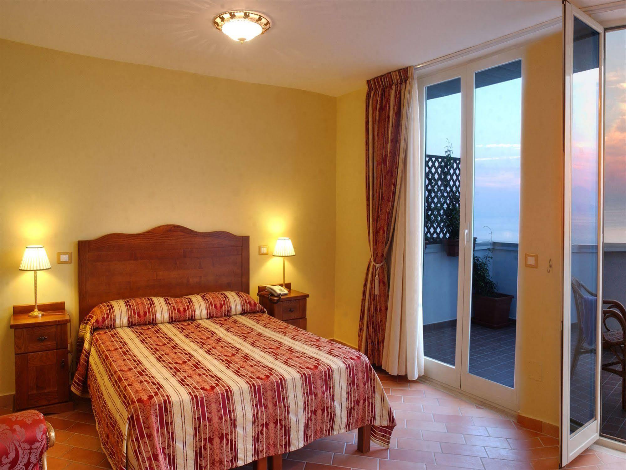 Hotel Baia 4*